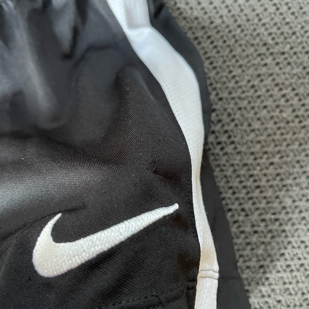 Nike - Picture 3 of 5